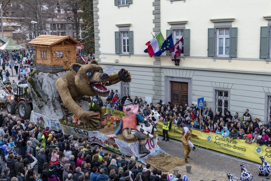 Al Gran Carnevale Giudicariese Divertimento Musica E Unospite D