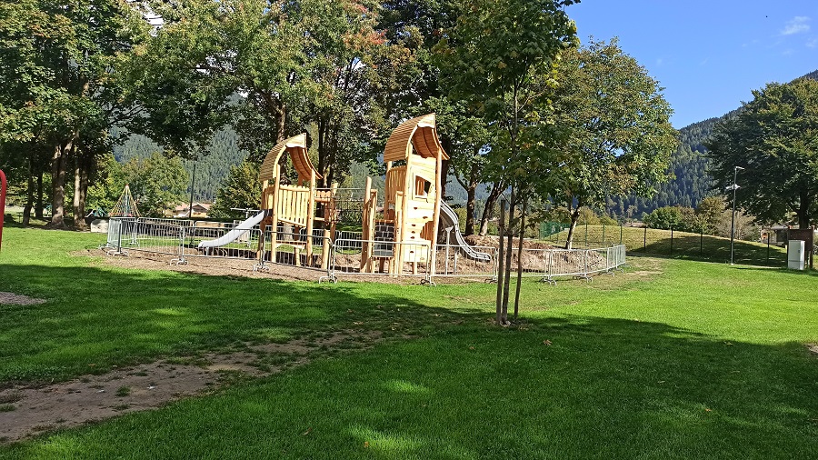 Nuovo Gioco Per Bambini Al Parco Della Pineta Di Pinzolo Campane Di