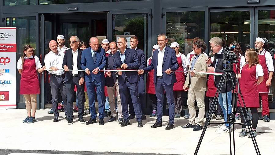 Tanta Gente In Pineta Per L Inaugurazione Del Nuovo Supermercato Coop