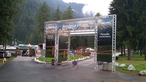 Tutto Pronto Al Pineta Per L Arrivo Della Roma Campane Di Pinzolo It