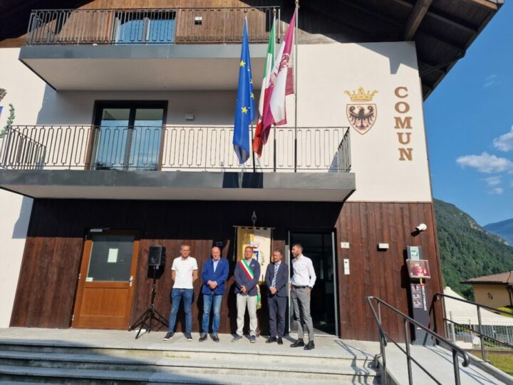 Porte Di Rendena Inaugurato Il Nuovo Municipio Campane Di Pinzolo It